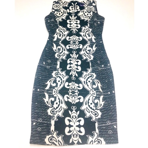 Body Slimming Black & White Shift Dress - Picture 3 of 11